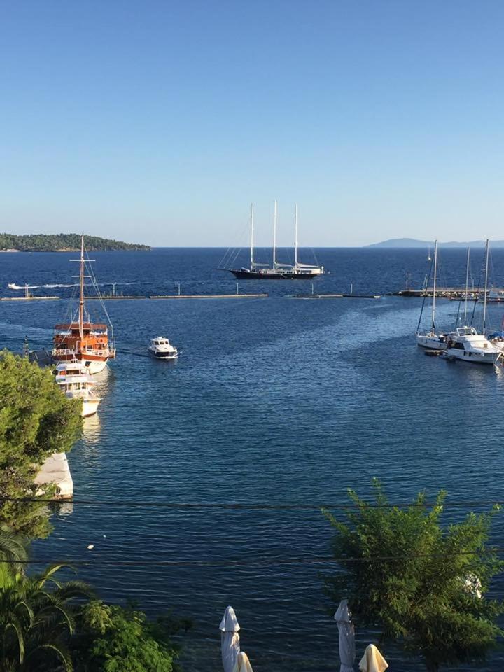Hotel Papagalos Neos Marmaras Eksteriør billede