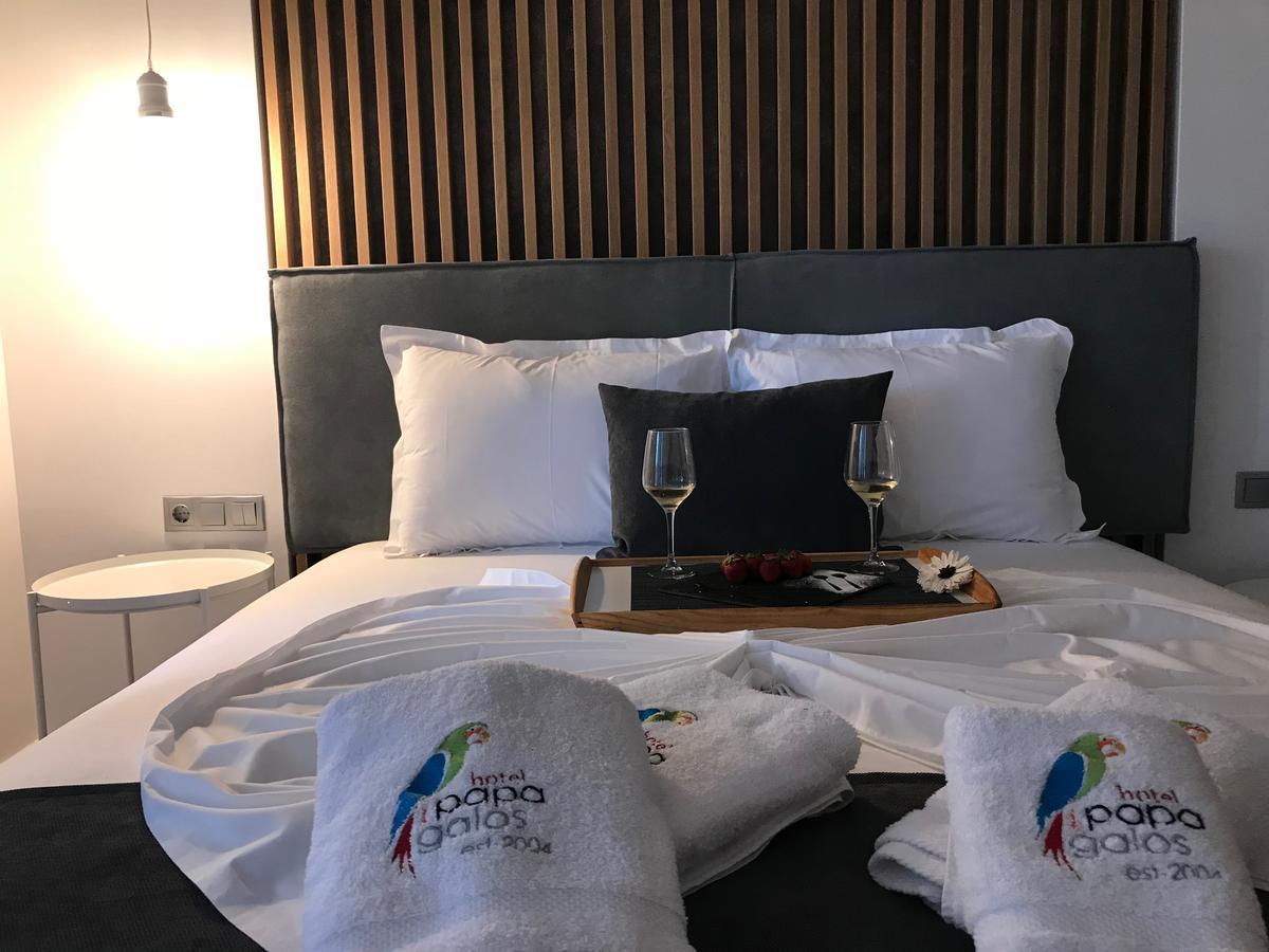 Hotel Papagalos Neos Marmaras Eksteriør billede